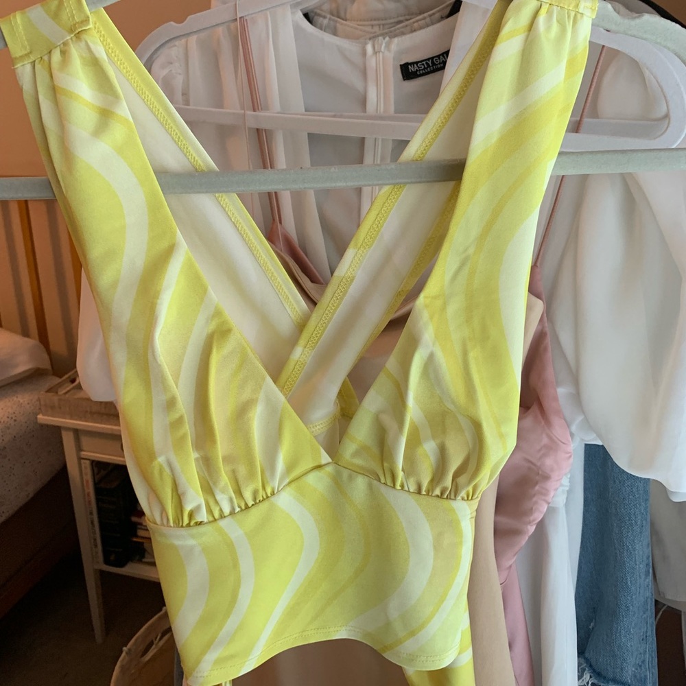 URBAN OUTFITTERS UO Plunging Tie-Back Crop Top